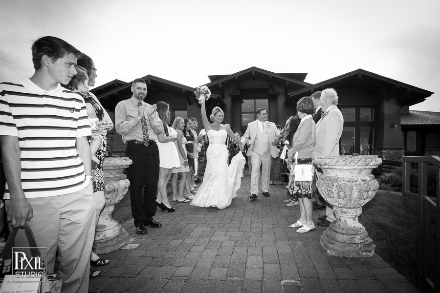 Black Bear Golf Course / Backyard wedding photographer
